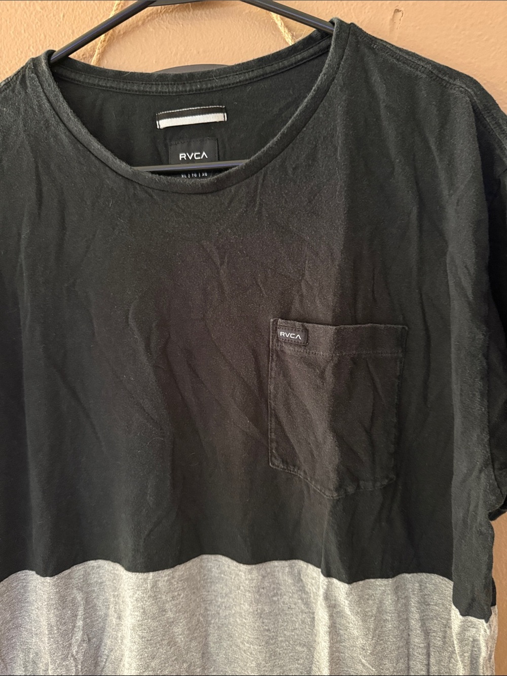 Men’s RVCA Colorblock Pocket Tee - Picture 2 of 4